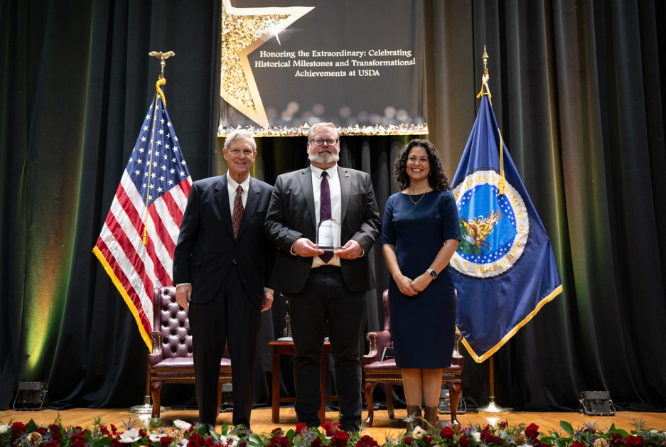 Tim Rinehart accepting the award