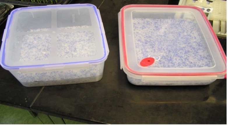 Desicagel in two containers, not full